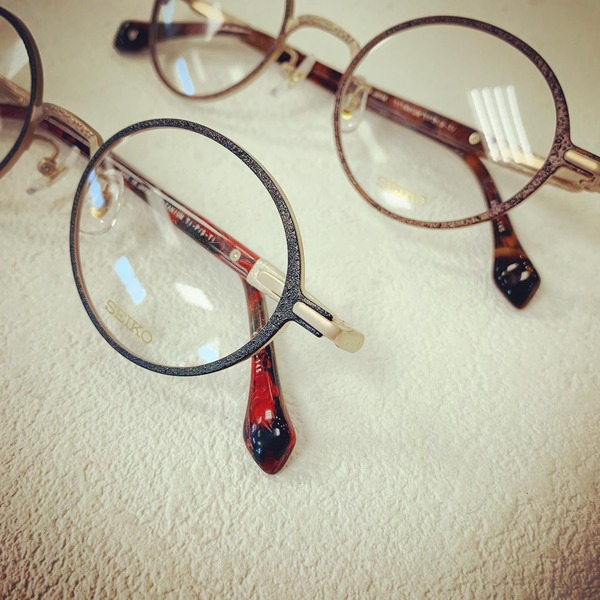 メガネ　レトロ レトロで高級感のあるウェリントン型[一部店舗限定商品