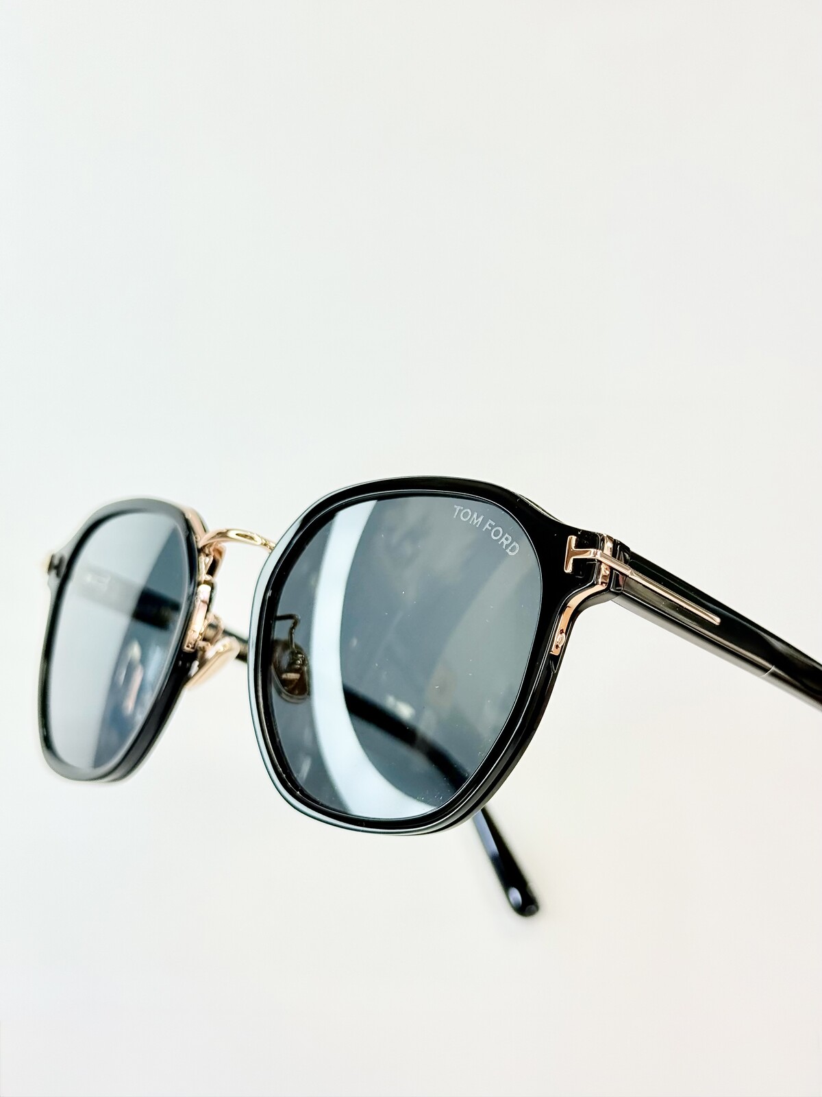 TOM FORD Eyewear、レンズシェイプ大きめエレガント感を漂わせる新作