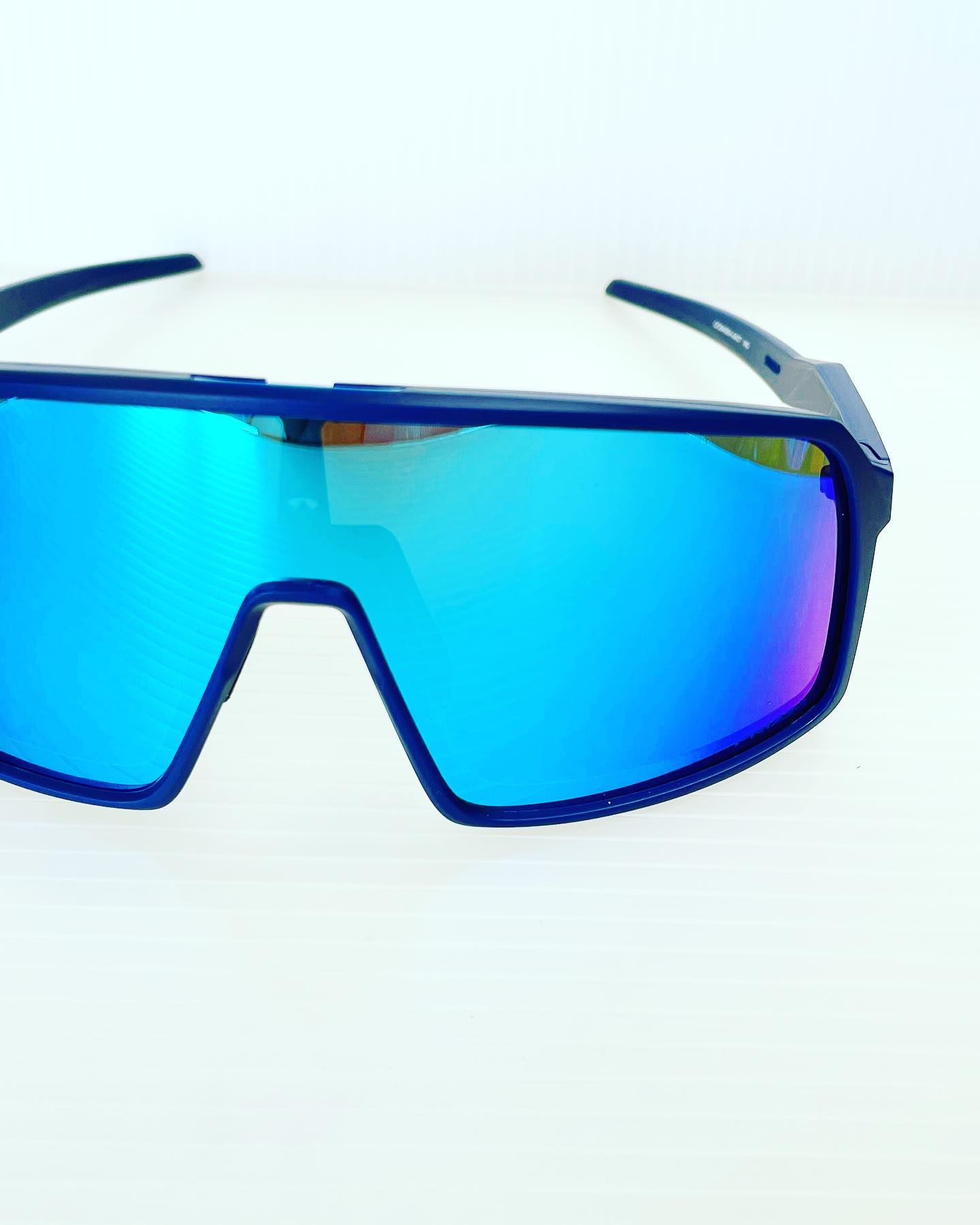 話題のスポーツパフォーマンスサングラス Oakley Sutro 都城中めがね店 ブログ