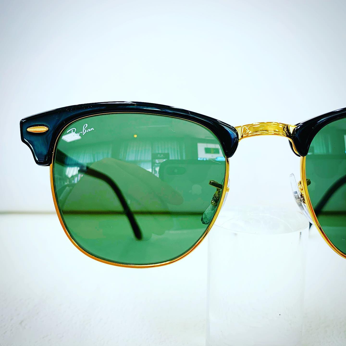 男女問わず掛けられるかっこいいサングラス Ray Ban Clubmaster 都城中めがね店 ブログ