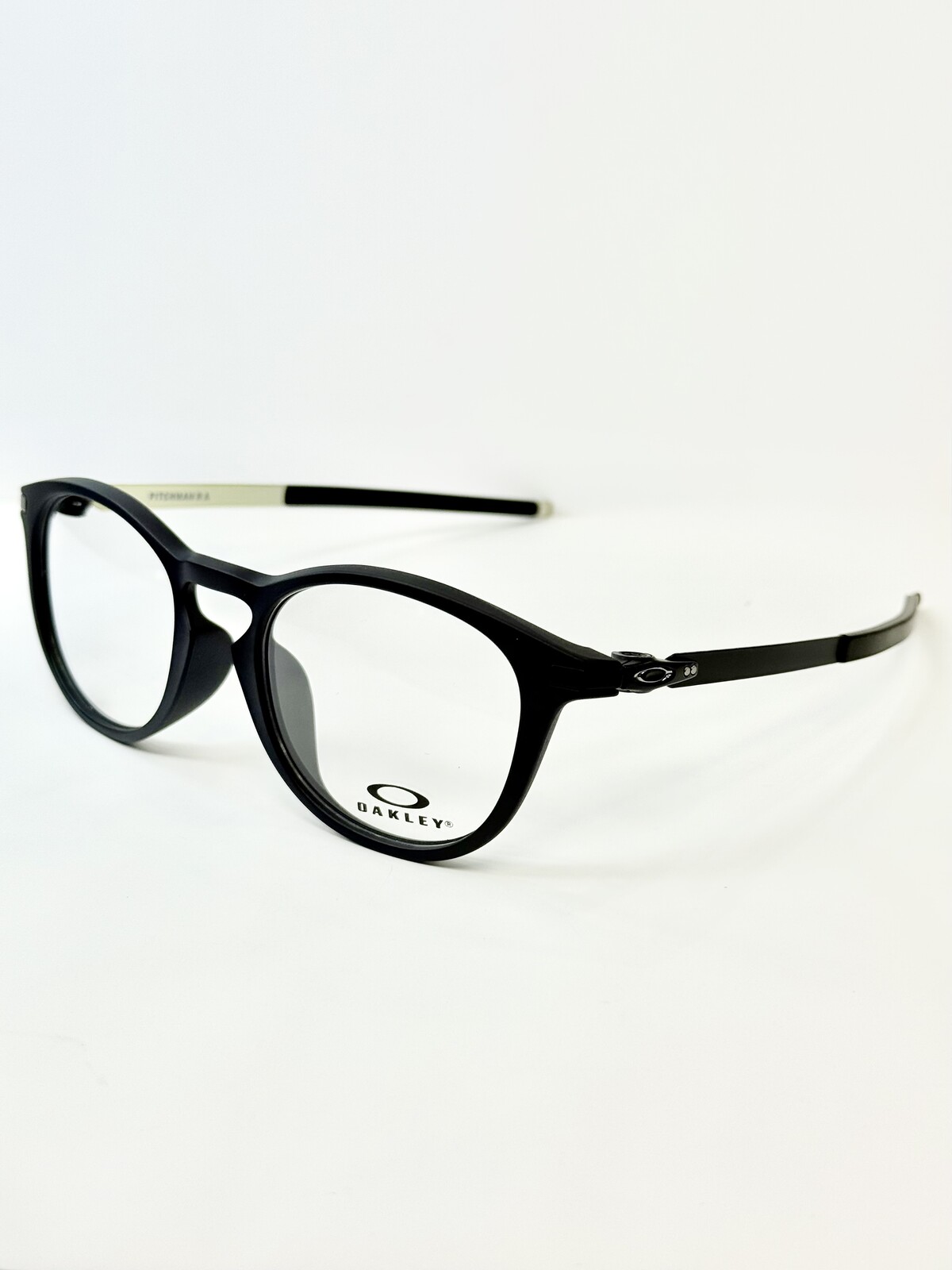 OAKLEY、Pitchman R(ピッチマン・アール)の日本人にか掛けやすく再構築 