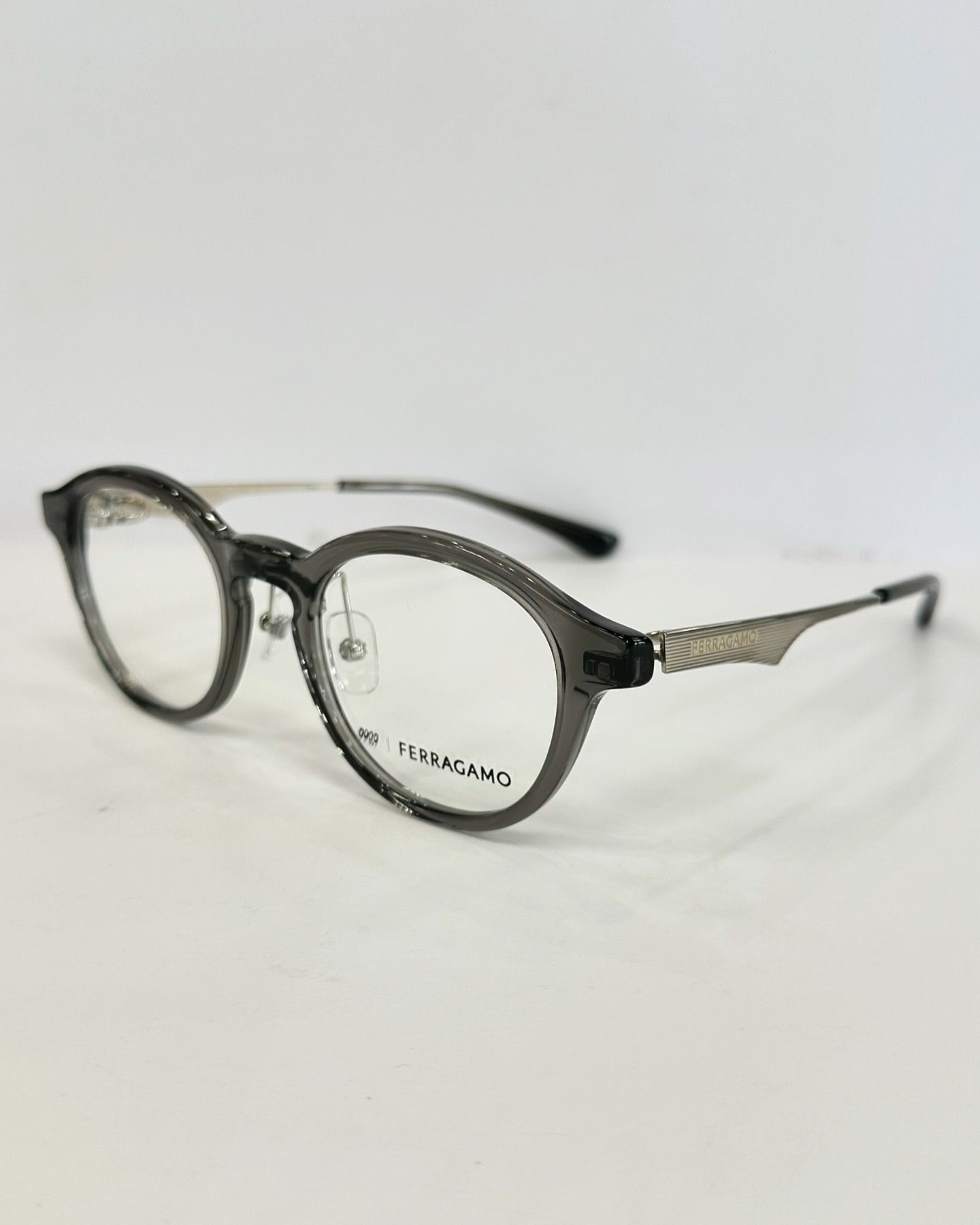 999.9とFERRAGAMOが手を組んだ究極のコラボモデル、クラシカルモダンな