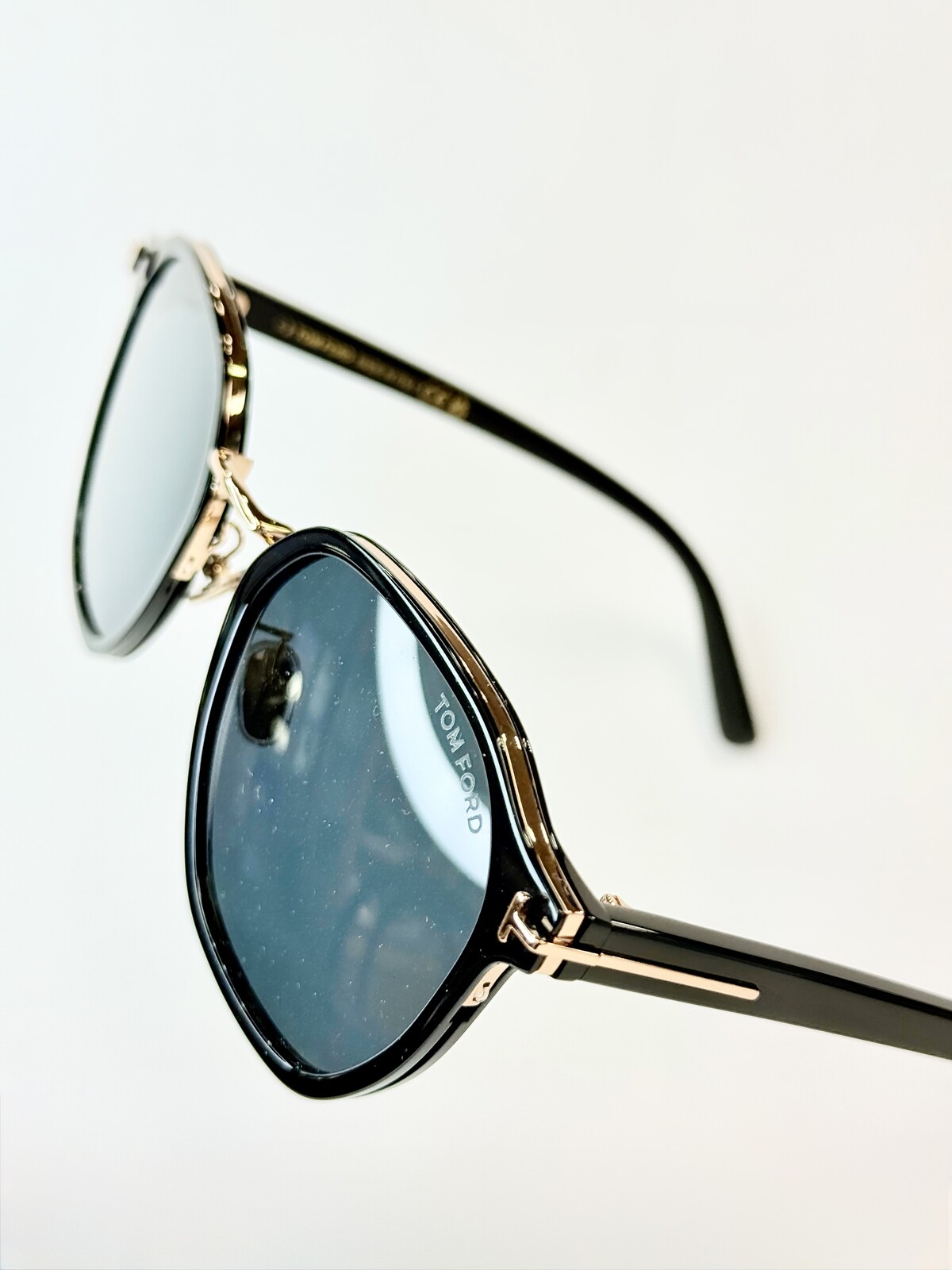 TOM FORD Eyewear、レンズシェイプ大きめエレガント感を漂わせる 