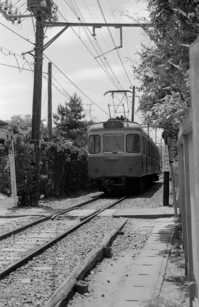 197906-8p