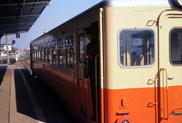 198703_0018