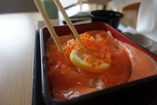 鮭トロ丼定食