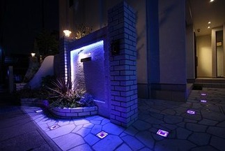 夜のエントランス