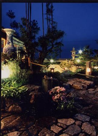 夜の庭景