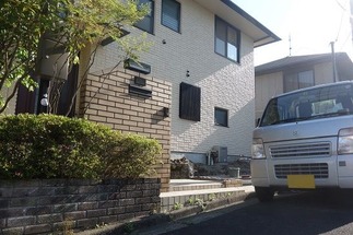 ���κ����