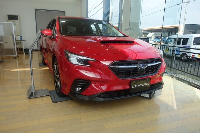 真っ赤なレヴォーグもカッコイイ ガーデニング工房 風我里 滋賀から発信