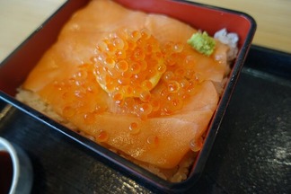 鮭トロ丼定食
