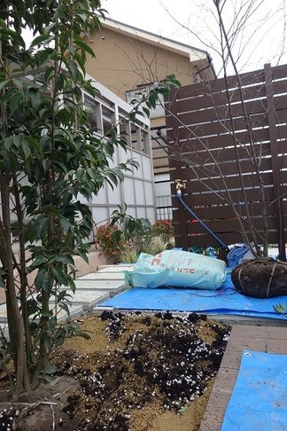 植栽工事作業中