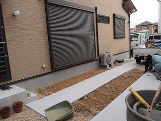 ガーデンルーム施工中