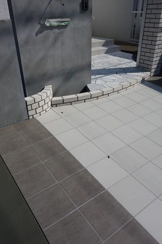 タイル貼りのアプローチ