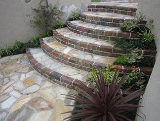 レンガ積みの階段