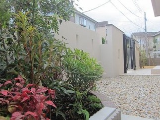 色とりどりの植栽
