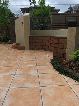 ベンチのある庭