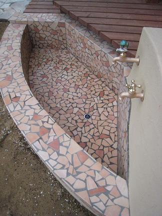 ­������