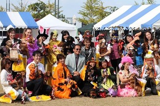 �������