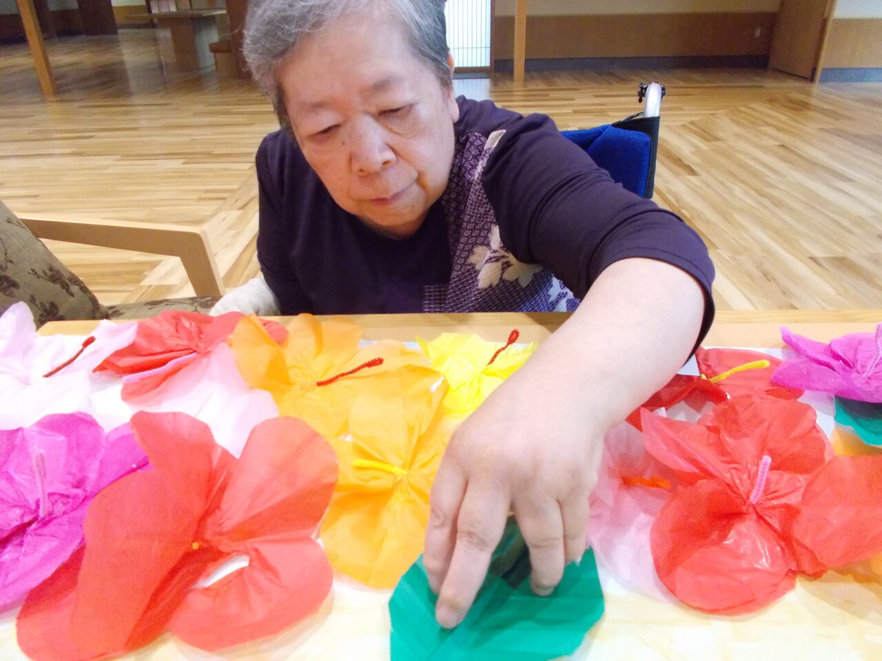 アジサイの会 8月作品 南国の花 ハイビスカス 特別養護老人ホームフランセーズ悠なかのblog