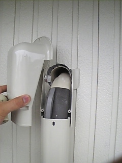 配管カバーで仕上げただけ