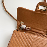 7C46D3AF-0483-4F5B-B49E-BB64E98306AB