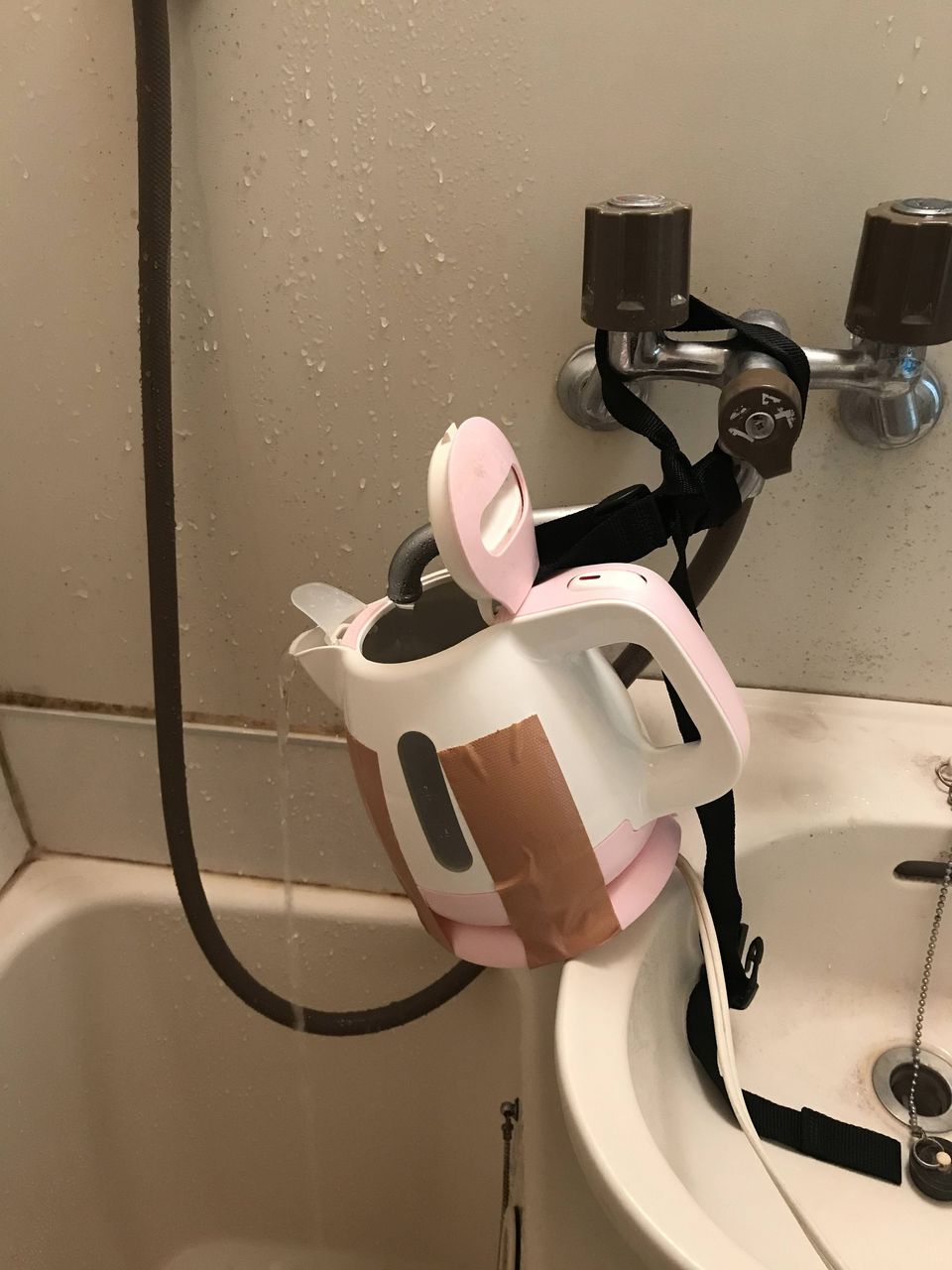 貧乏人ワイ 電気ケトルで風呂の湯を沸かすことに成功する まとメメちゃん