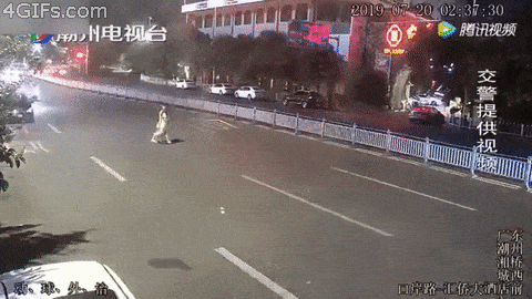 【動画】  女さん、タンクローリーが目の前に来ても道を譲らず  そのままグシャッと轢かれて死亡  [541495517]YouTube動画>1本 ->画像>20枚 