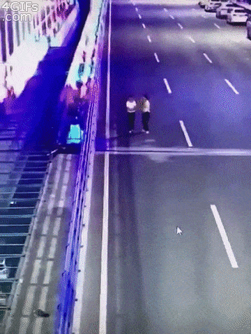 【動画】  女さん、タンクローリーが目の前に来ても道を譲らず  そのままグシャッと轢かれて死亡  [541495517]YouTube動画>1本 ->画像>20枚 