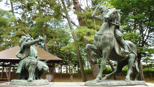 Kawanakajima_Takeda_Shingen_vs_Uesugi_Kenshin_statue