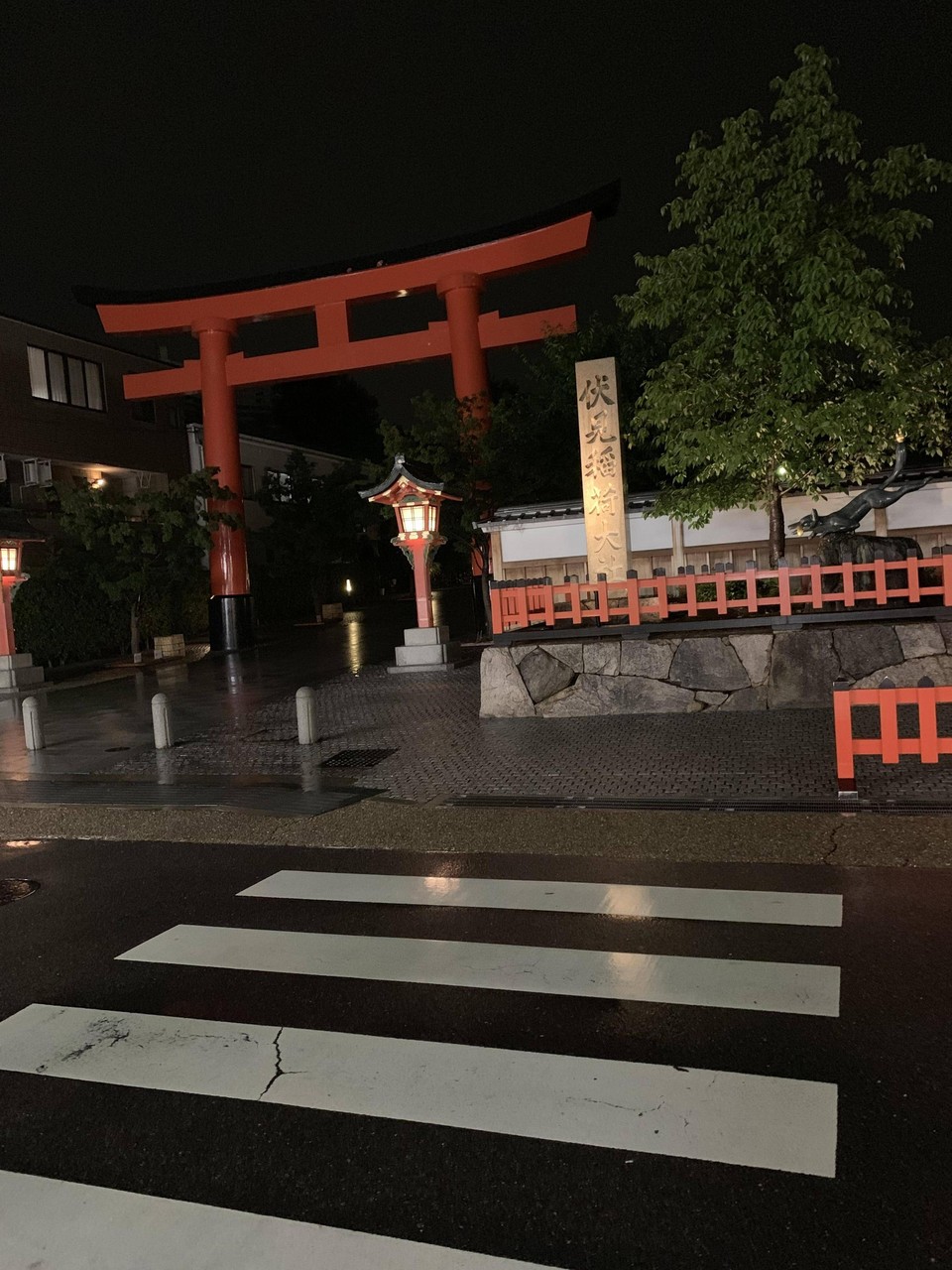 伏見稲荷大社こんな時間にきてるめちゃこわい まとメメちゃん