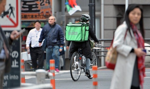 悲報】ウーバーイーツ配達員、こぼしたスープを受け取り拒否されぶち