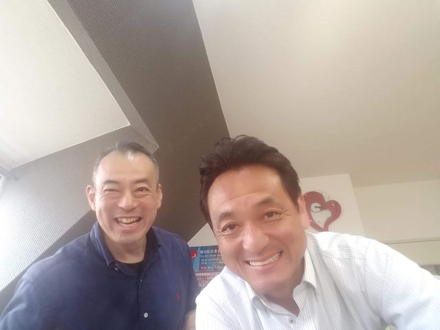 DEBC7928-C5B7-4542-B1D0-BBA8FE5AB356