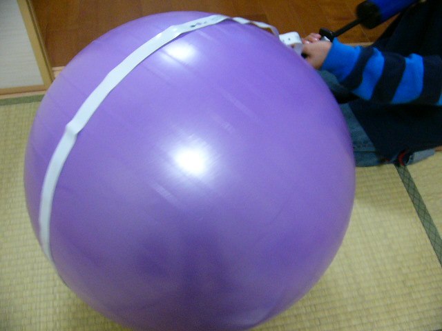 バランスボールでエクササイズ 主婦のから騒ぎ