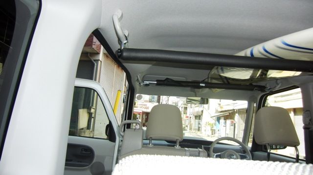 13年10月 発売の現行ダイハツタントlsaの運転席側にアシストグリップをカッターナイフで取り付ける なみのりこぞう スタッフブログ