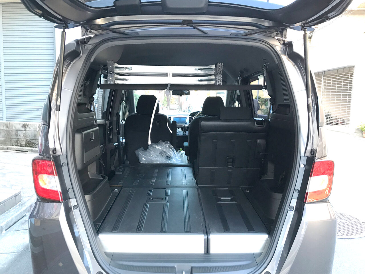 フリードスパイクに脚立を積む 車内キャリア なみのりこぞう スタッフブログ フリードスパイクに脚立を積む 車内キャリア なみのりこぞう スタッフブログ