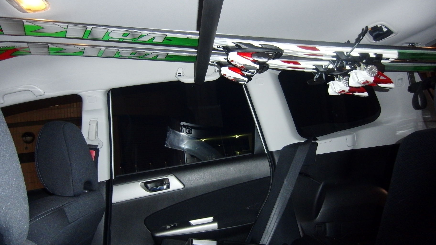 Subaruスバル フォレスター 荷室チャイルドシート金具ありスキー板中積み なみのりこぞう スタッフブログ