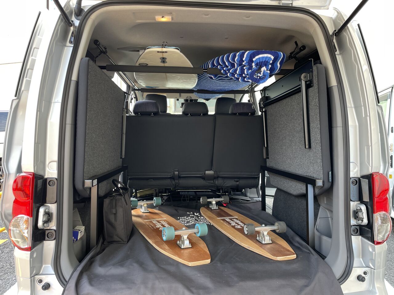 新車NV200ワゴン 穴あけサイドバー施工～！！ogushow純正ベットキット