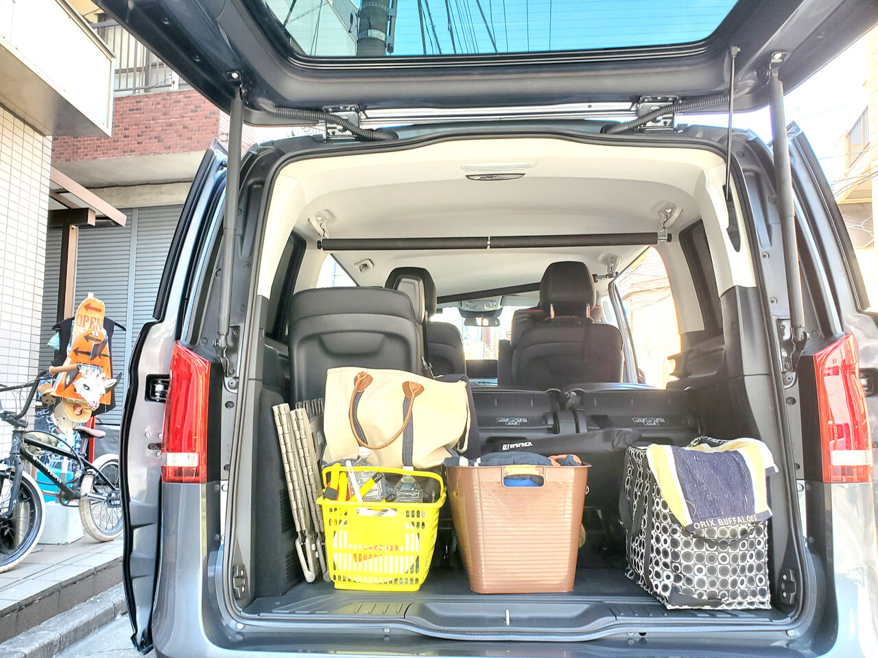 ベンツVクラス カーゴネットフォルダーない場合は斜め掛けで : 車内
