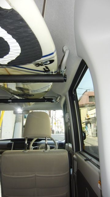 13年10月 発売の現行ダイハツタントlsaの運転席側にアシストグリップをカッターナイフで取り付ける なみのりこぞう スタッフブログ