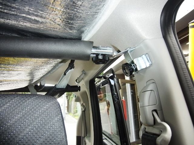 スペーシア 縦型アシストフック金具を使わずに ピラー金具での取り付け なみのりこぞう スタッフブログ