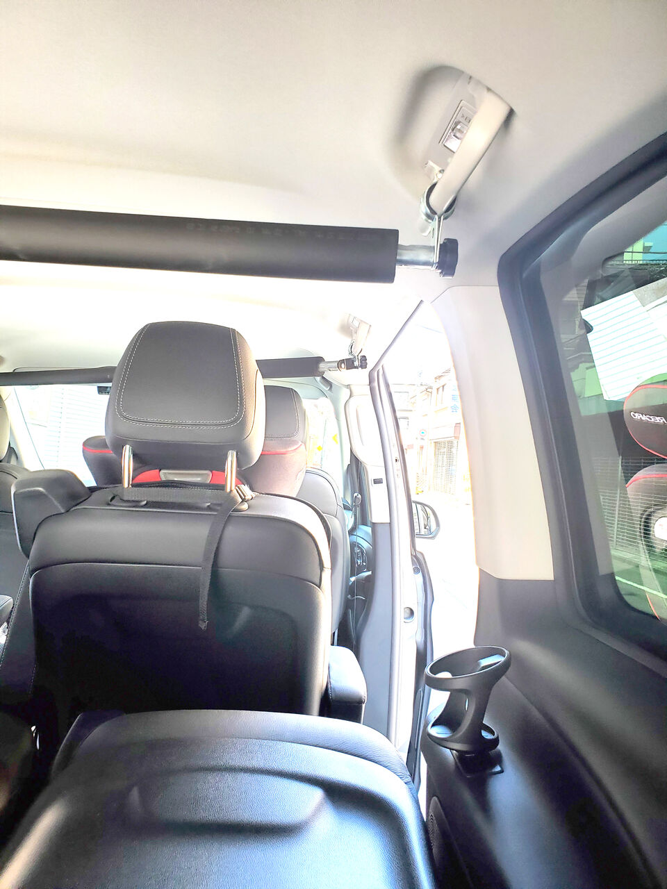 ベンツVクラス カーゴネットフォルダーない場合は斜め掛けで : 車内