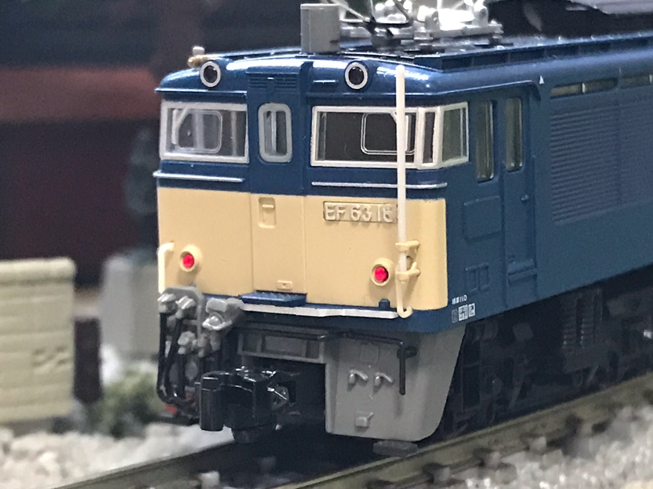 18146357208_2