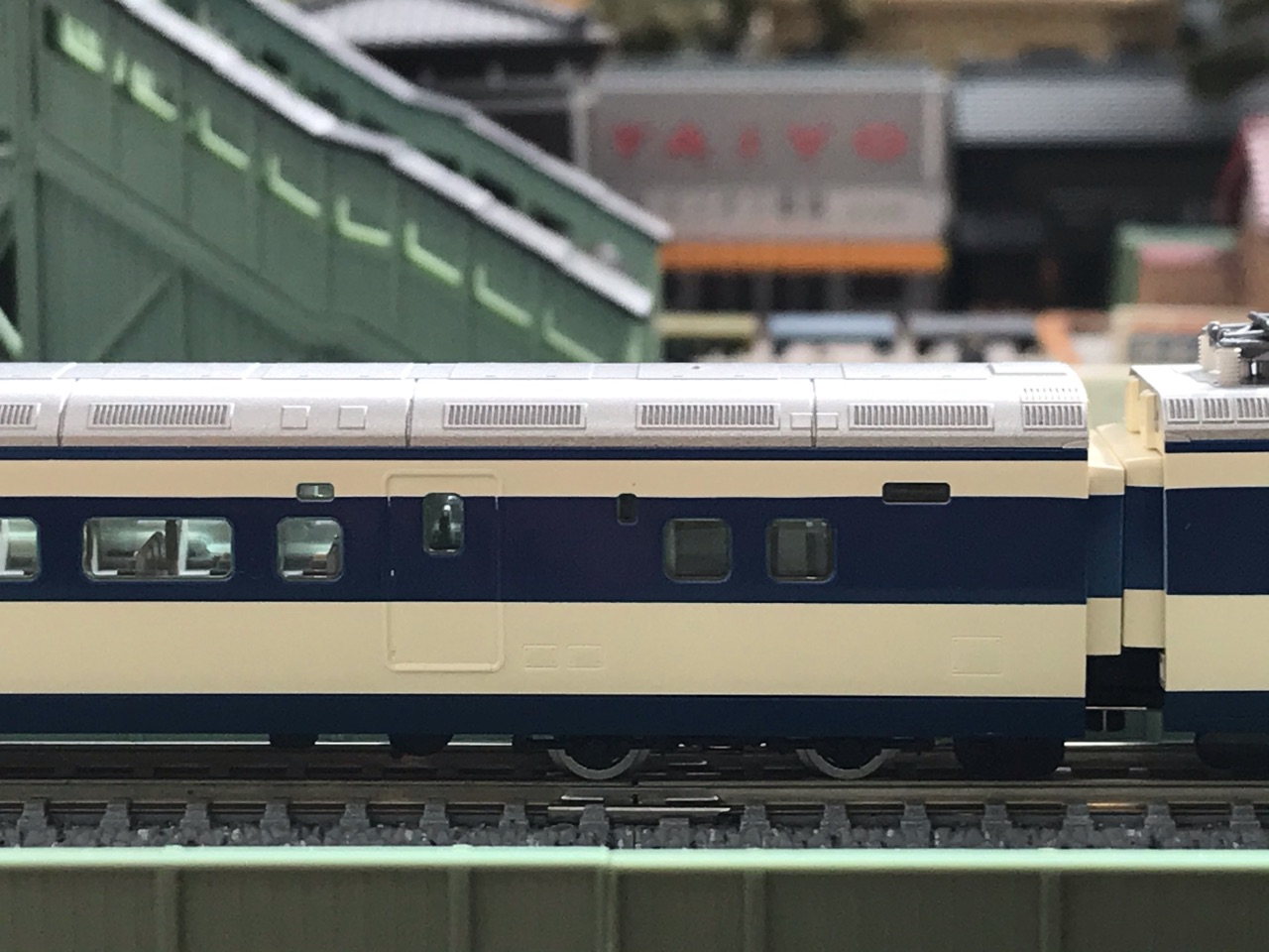 国鉄 0系東海道・山陽新幹線(大窓初期型・ひかり・博多開業時編成)基本セット ｜製品情報｜製品検索｜鉄道模型 トミックス  公式サイト｜株式会社トミーテック
