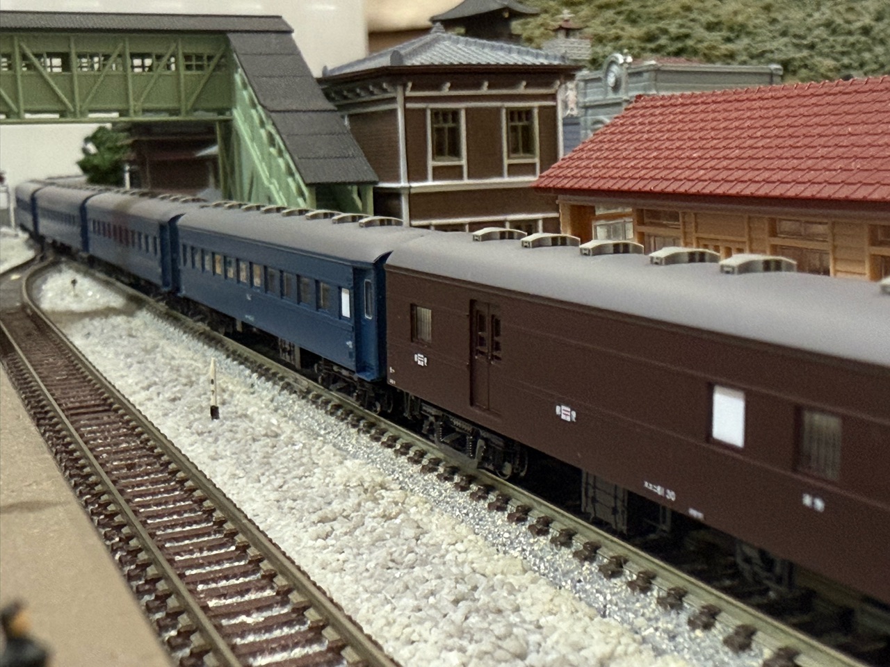 KATO EF58 竜華機関区 夜行鈍行「はやたま」入線 : なみとの風