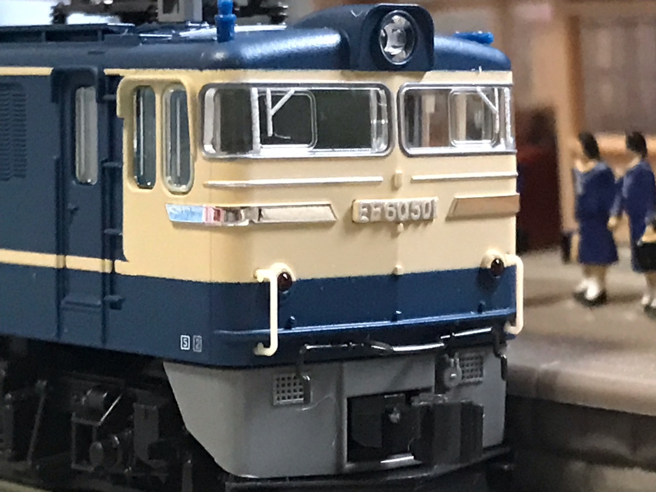 KATO EF60 500番台 特急色 入線 : なみとの風 KATO EF60 500番台 特急色 入線 : なみとの風