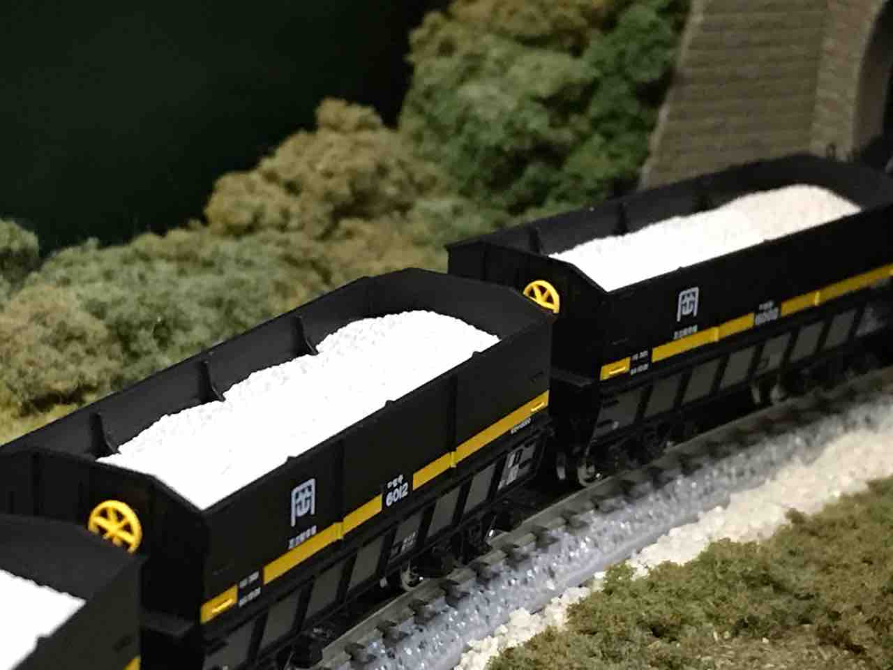 KATO 伯備線 石灰輸送貨物列車 入線 : なみとの風 KATO 伯備線 石灰輸送貨物列車 入線 : なみとの風