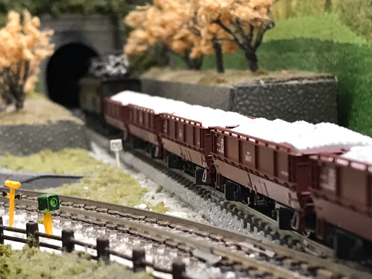 kato ホキ2500 8両セット　10-824 石灰石輸送　ホッパ貨車 ホキ2500 8両セット [10-824] - スーパーラジコン