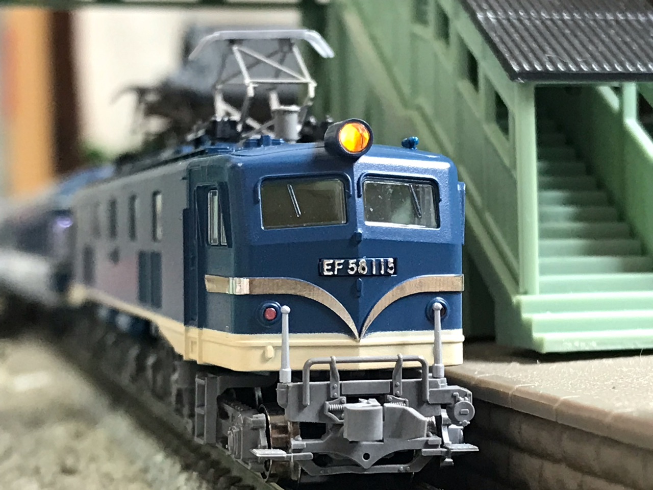 KATO  EF 58流線型特急色 KATO EF58 特急色をちょっこり弄る | NGaugeJP - 横濱模型