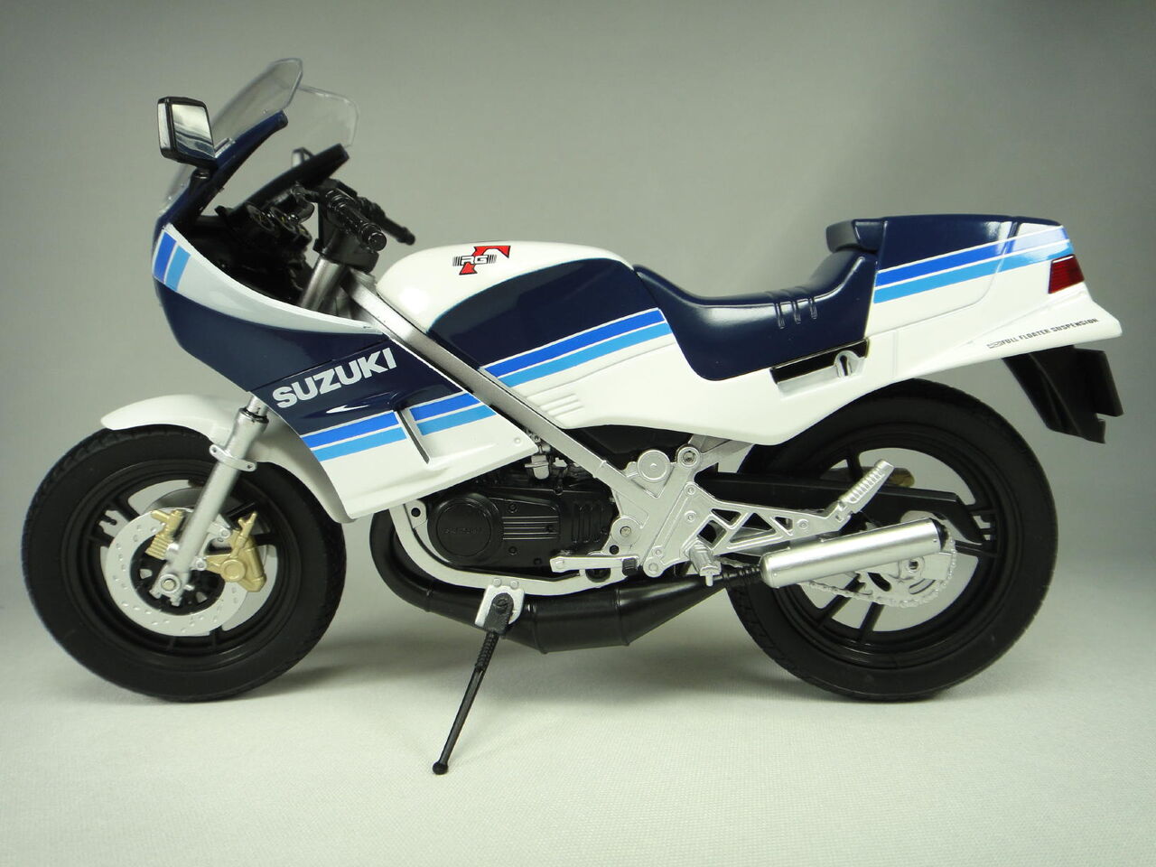 スズキ ガンマ250 RG250Γ GJ21A 1型リアカウル スズキ ガンマ250 GJ21A